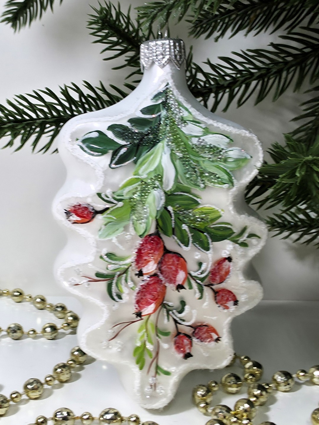 фото Стеклянная елочная игрушка Дубовый листок шиповник