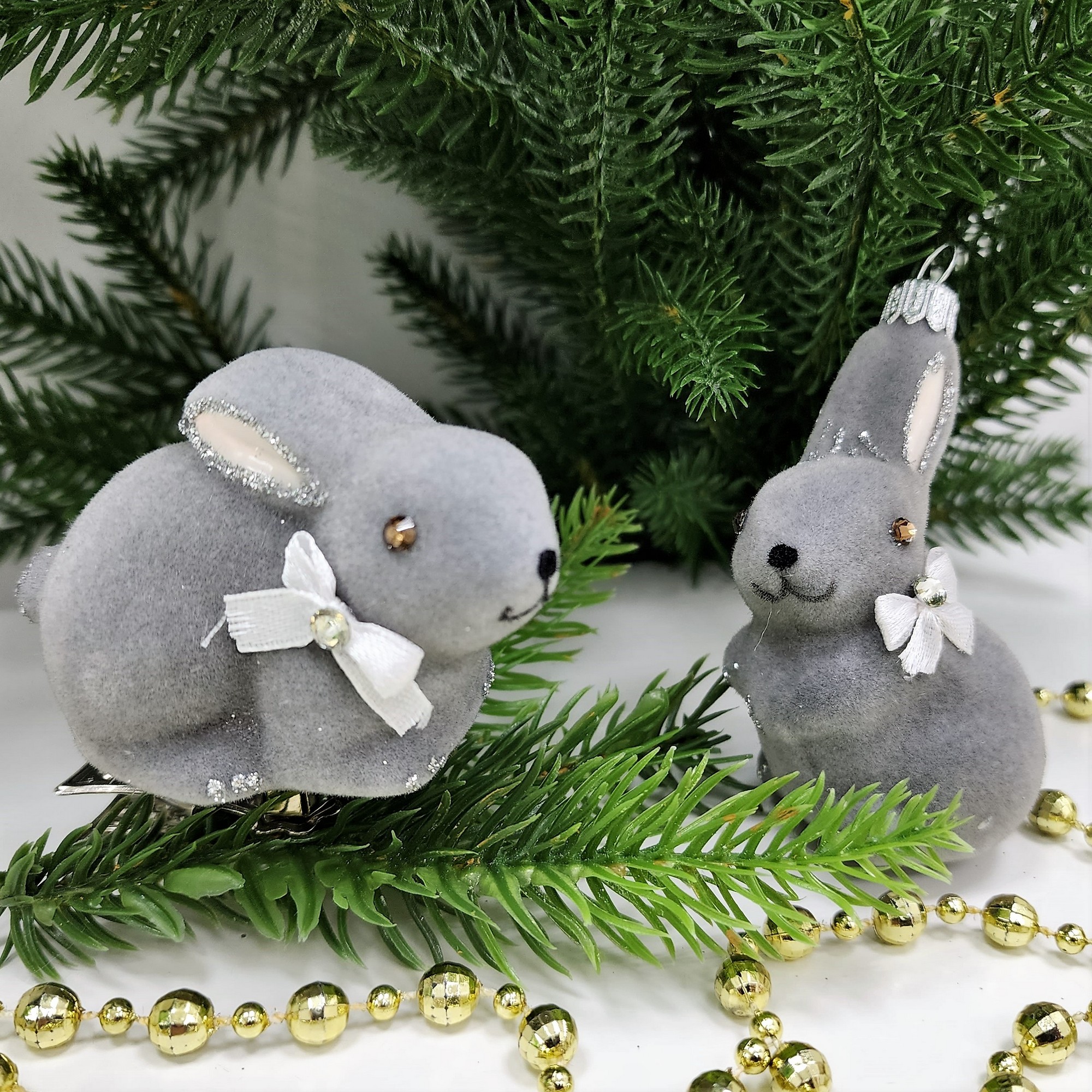 фото Набор ёлочных игрушек Два зайчика флок серые