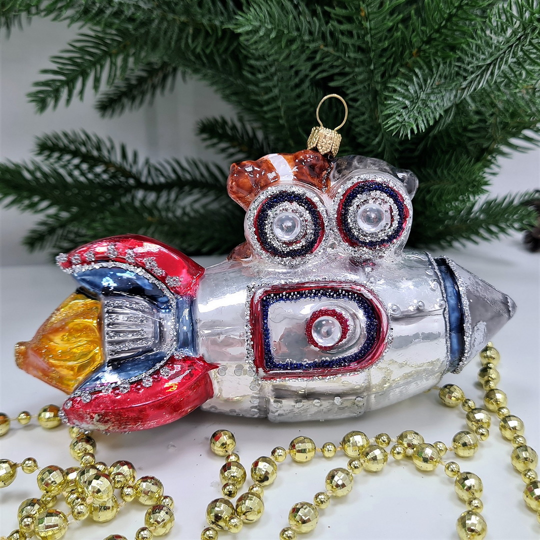 фото Стеклянная елочная игрушка Белка Стрелка на ракете