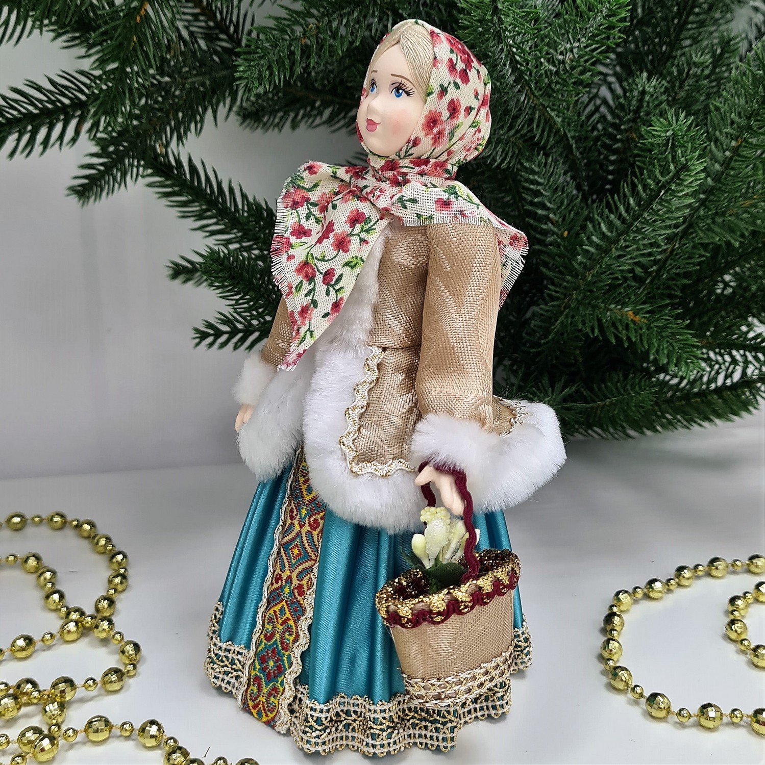 фото Кукла Девочка с подснежниками 20см