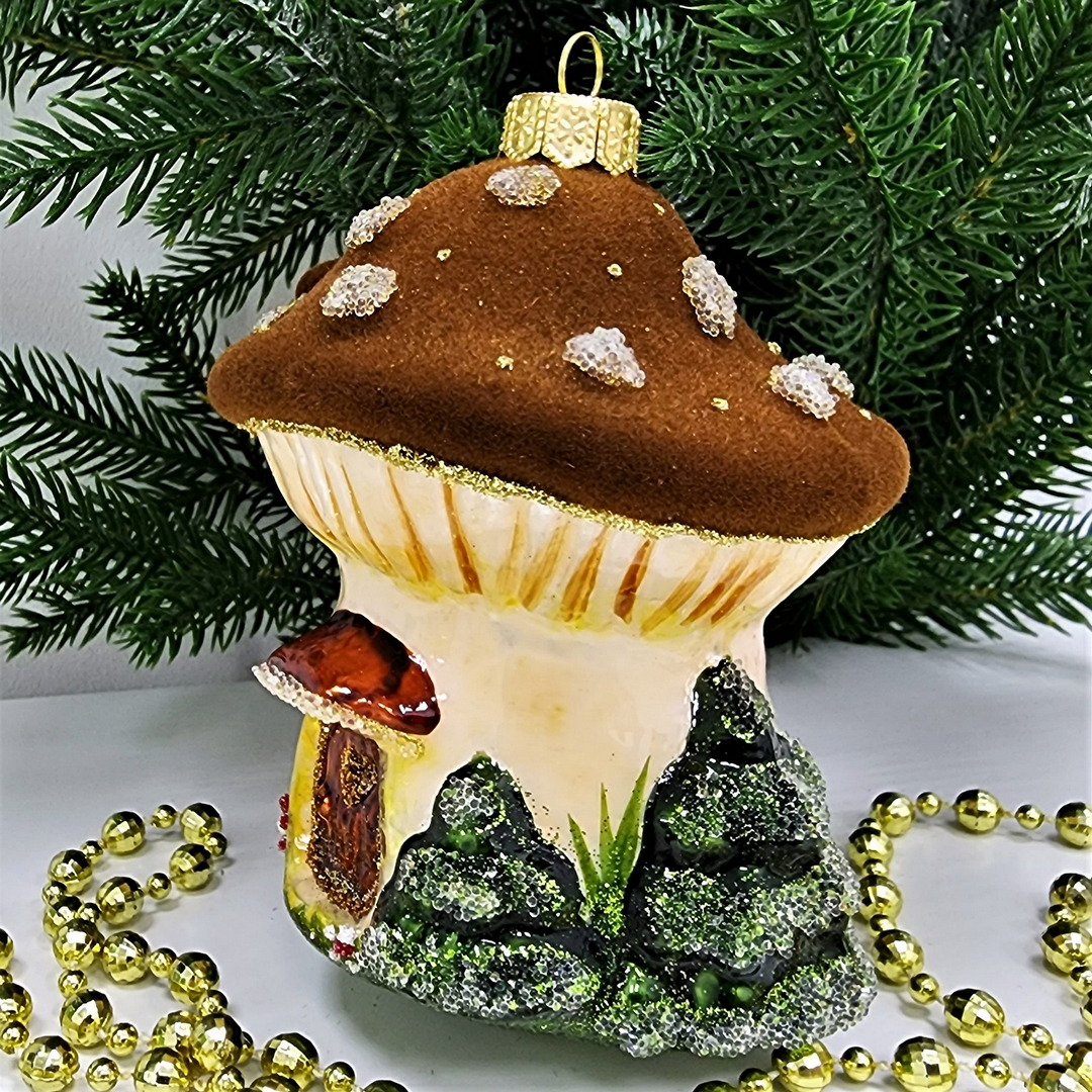 фото Стеклянная елочная игрушка Грибок домик коричневый