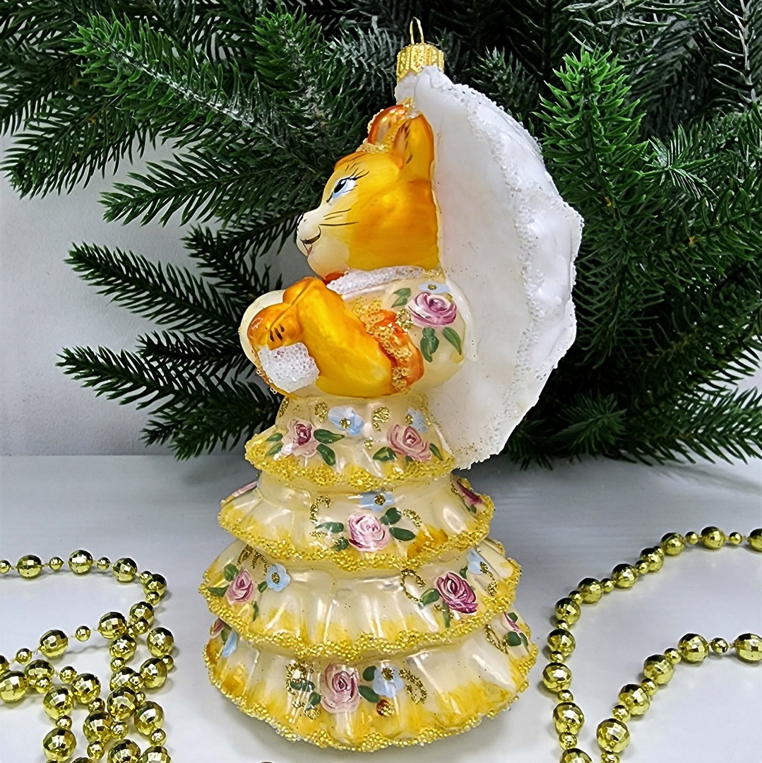 фото Стеклянная елочная игрушка Кошка с зонтиком версаль