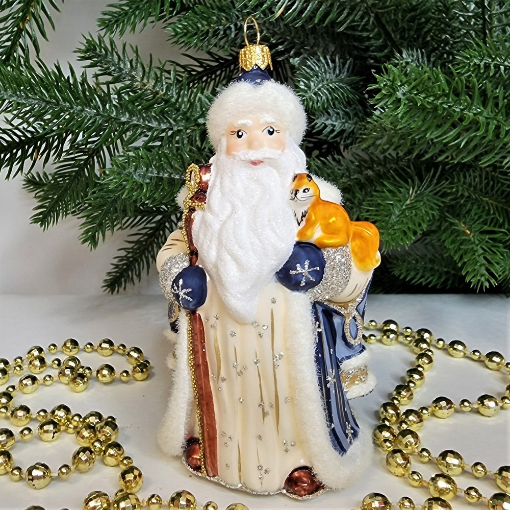 фото Стеклянная елочная игрушка Дед Мороз синий с белочкой