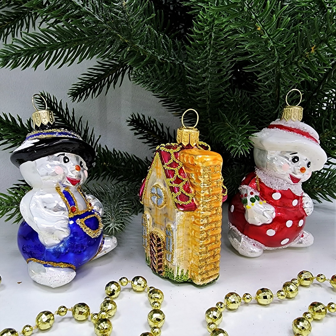 фото Набор ёлочных игрушек Снеговики и домик