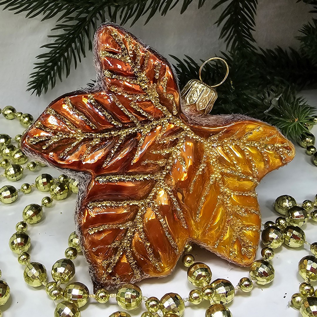 фото Стеклянная елочная игрушка Кленовый листок