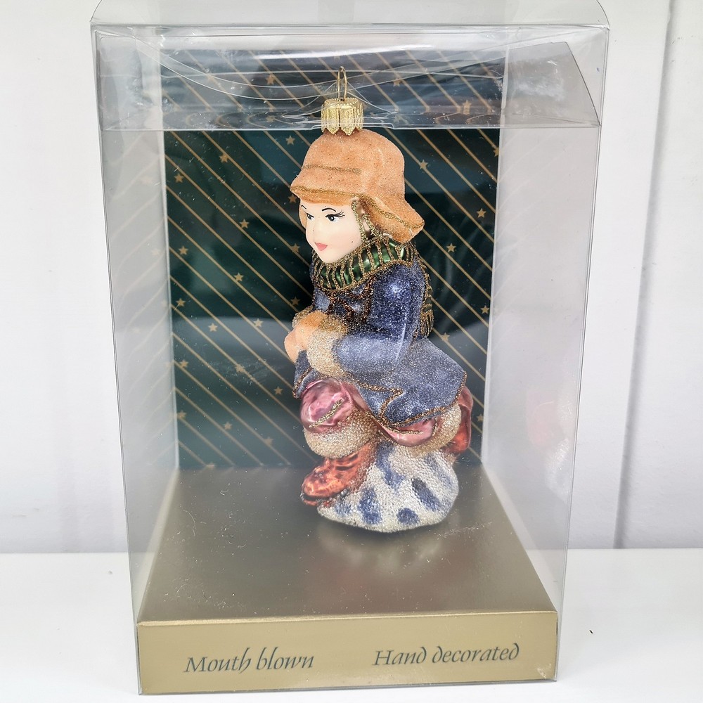 фото Стеклянная елочная игрушка Мальчик на коньках