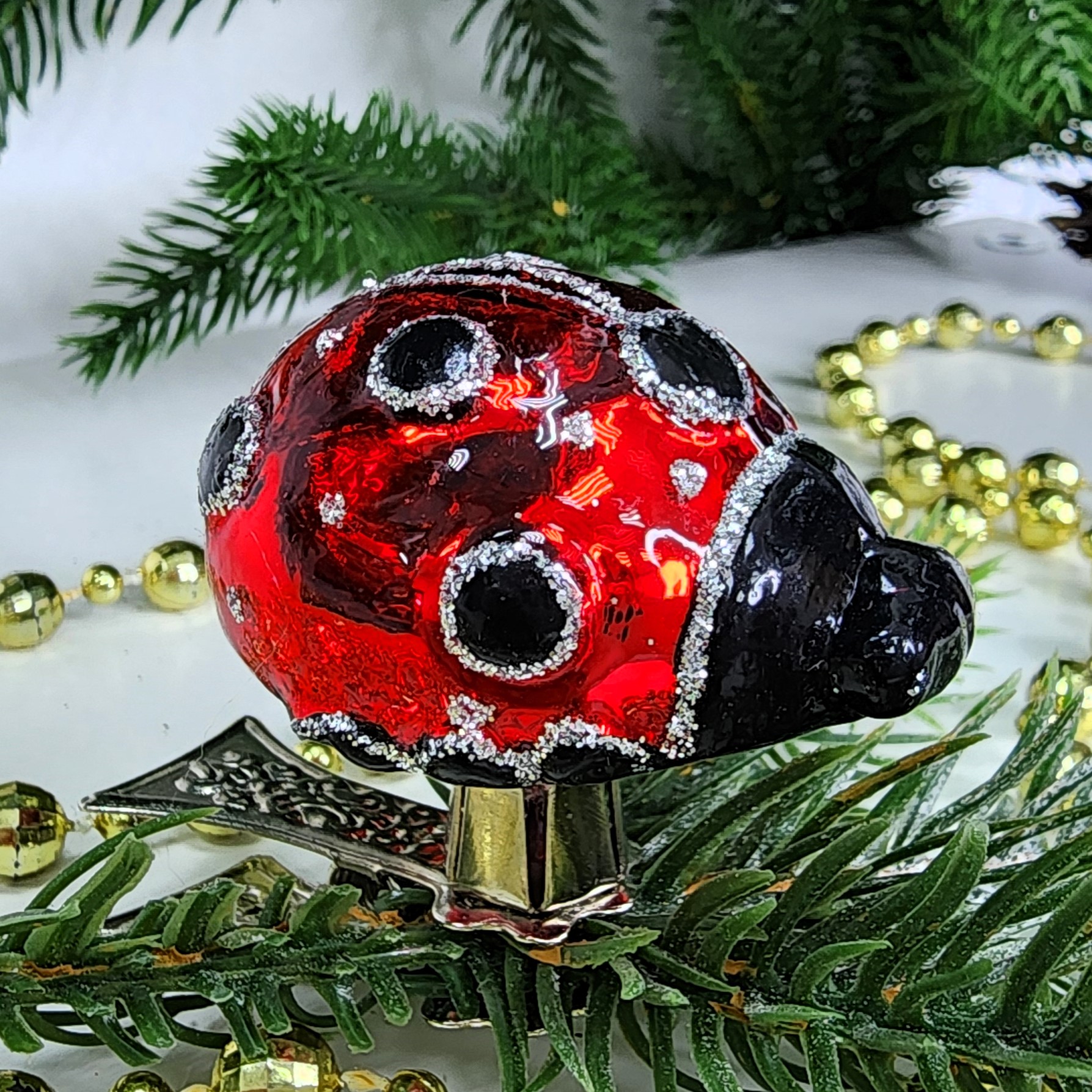 фото Стеклянная елочная игрушка Божья коровка на прищепке