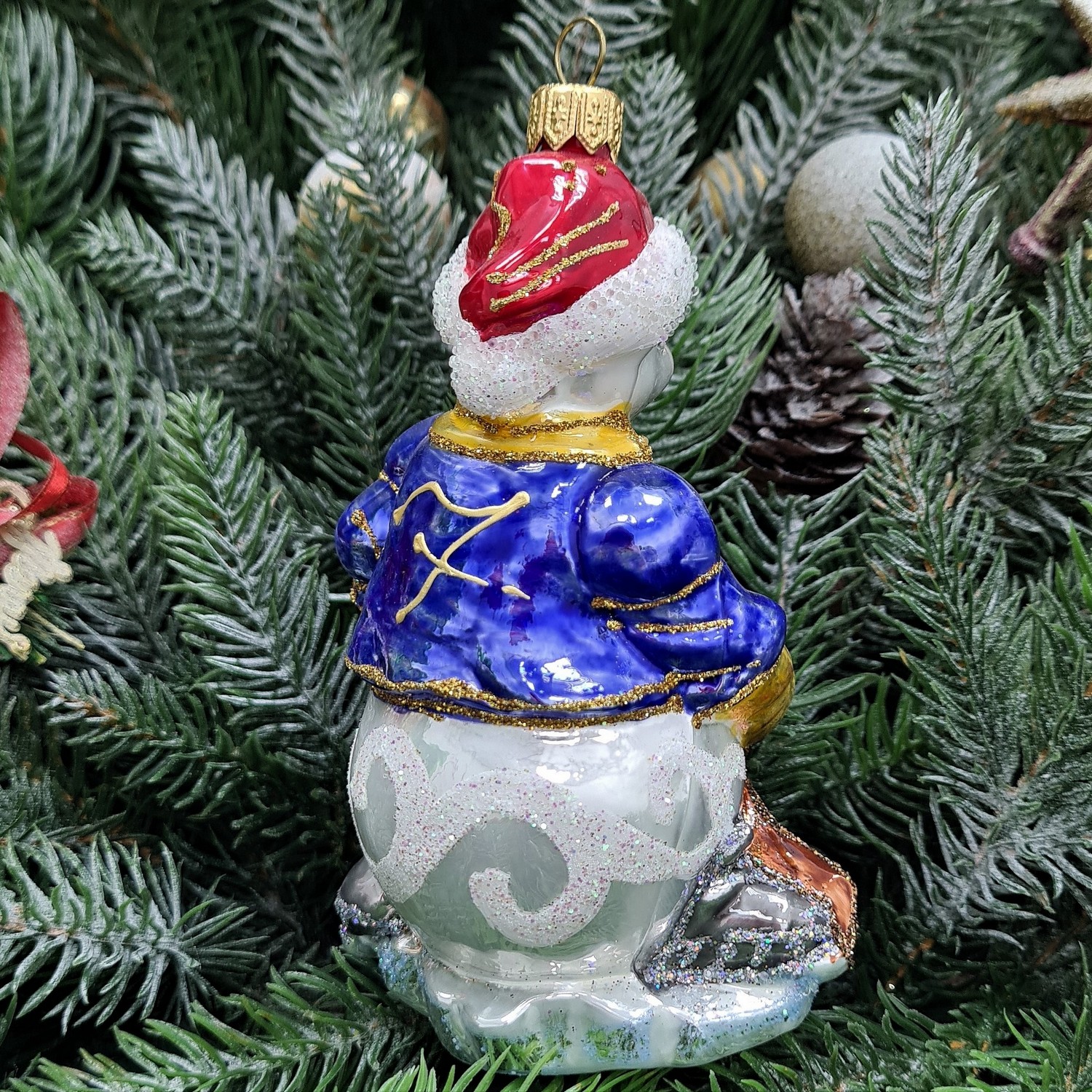 фото Стеклянная елочная игрушка Снеговик Хоккеист