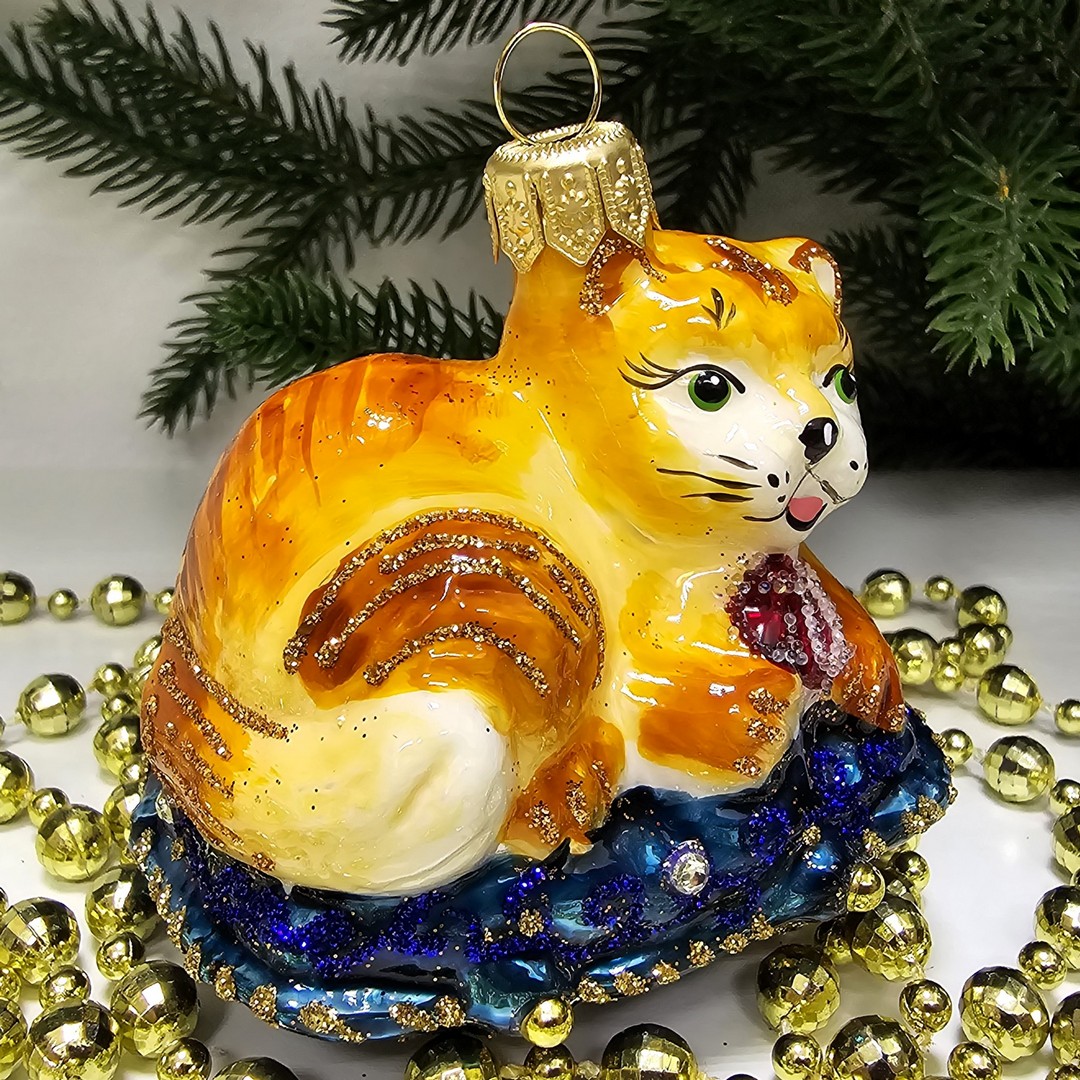 фото Стеклянная елочная игрушка Котик на подушке