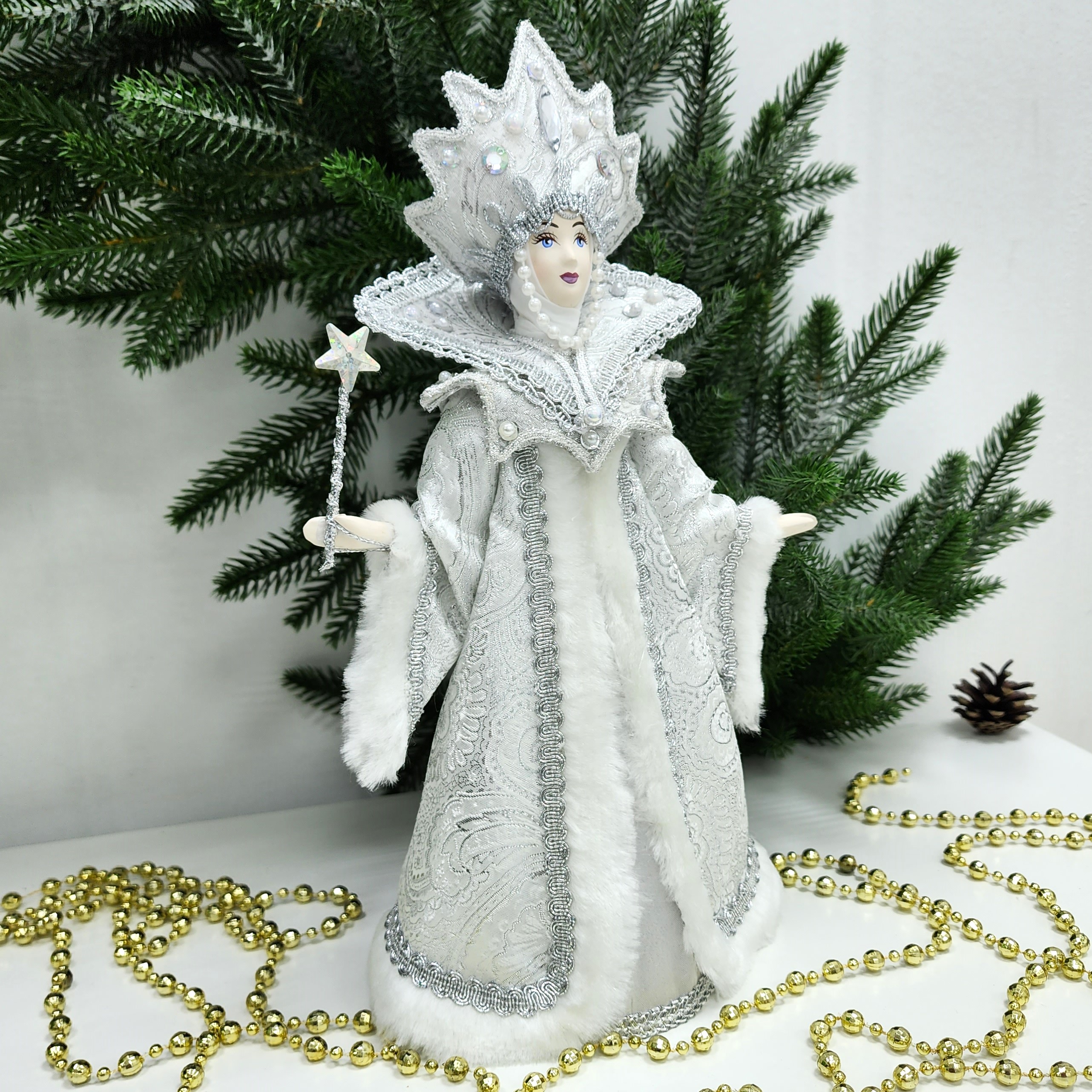 фото Кукла Снежная королева под елку 31 см