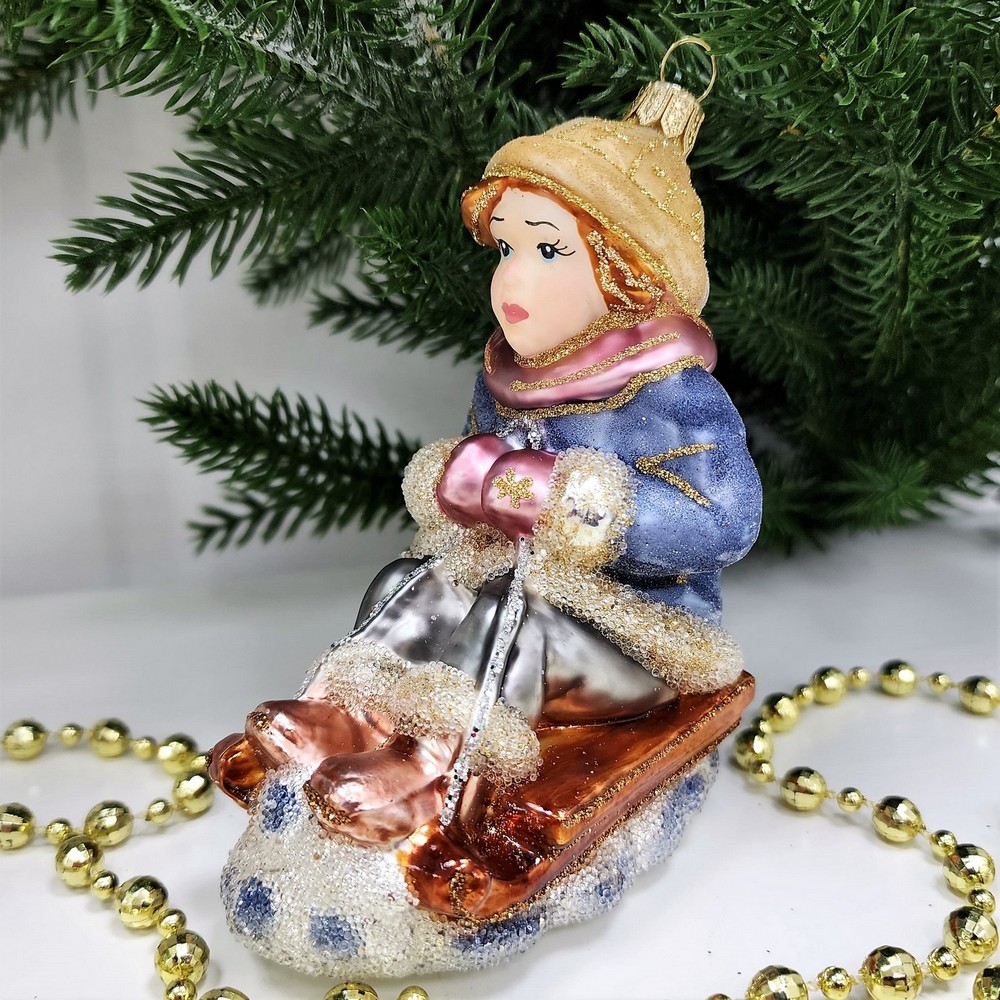 фото Стеклянная елочная игрушка Мальчик на санях сахар