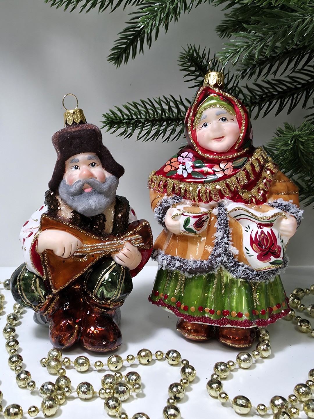 фото Набор ёлочных игрушек Бабушка с кувшином и дед с балалайкой