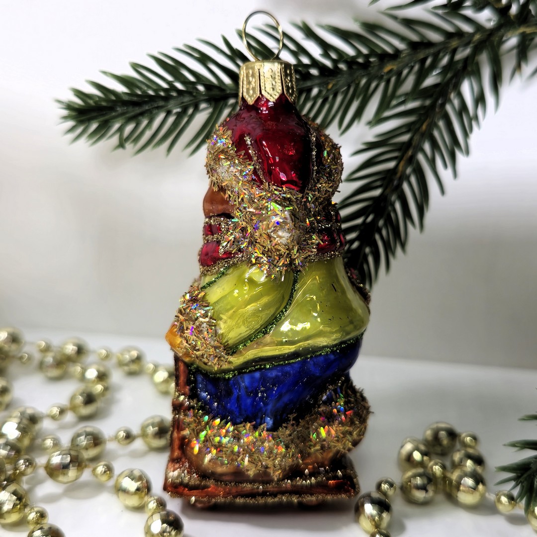 фото Стеклянная елочная игрушка Мишка на самокате