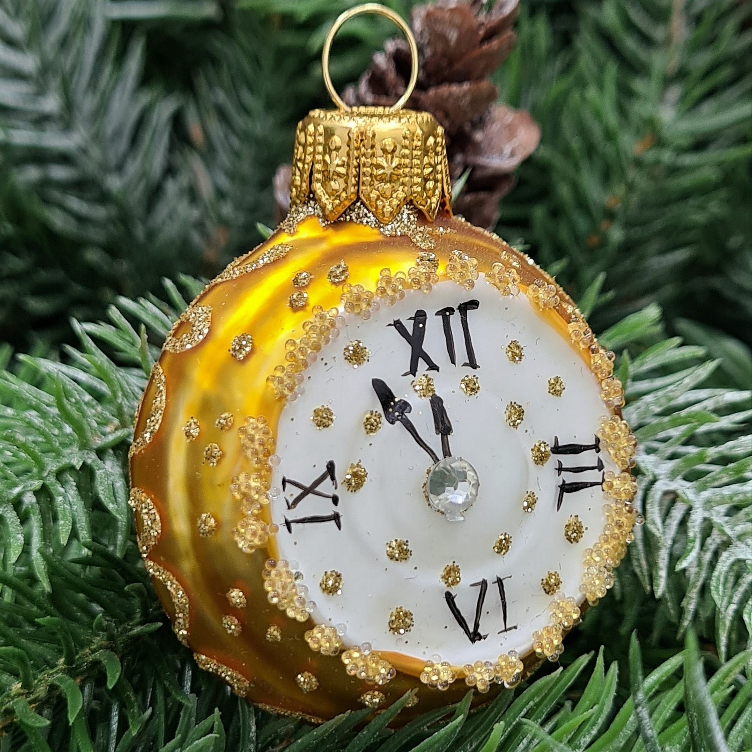 фото Стеклянная елочная игрушка Часики