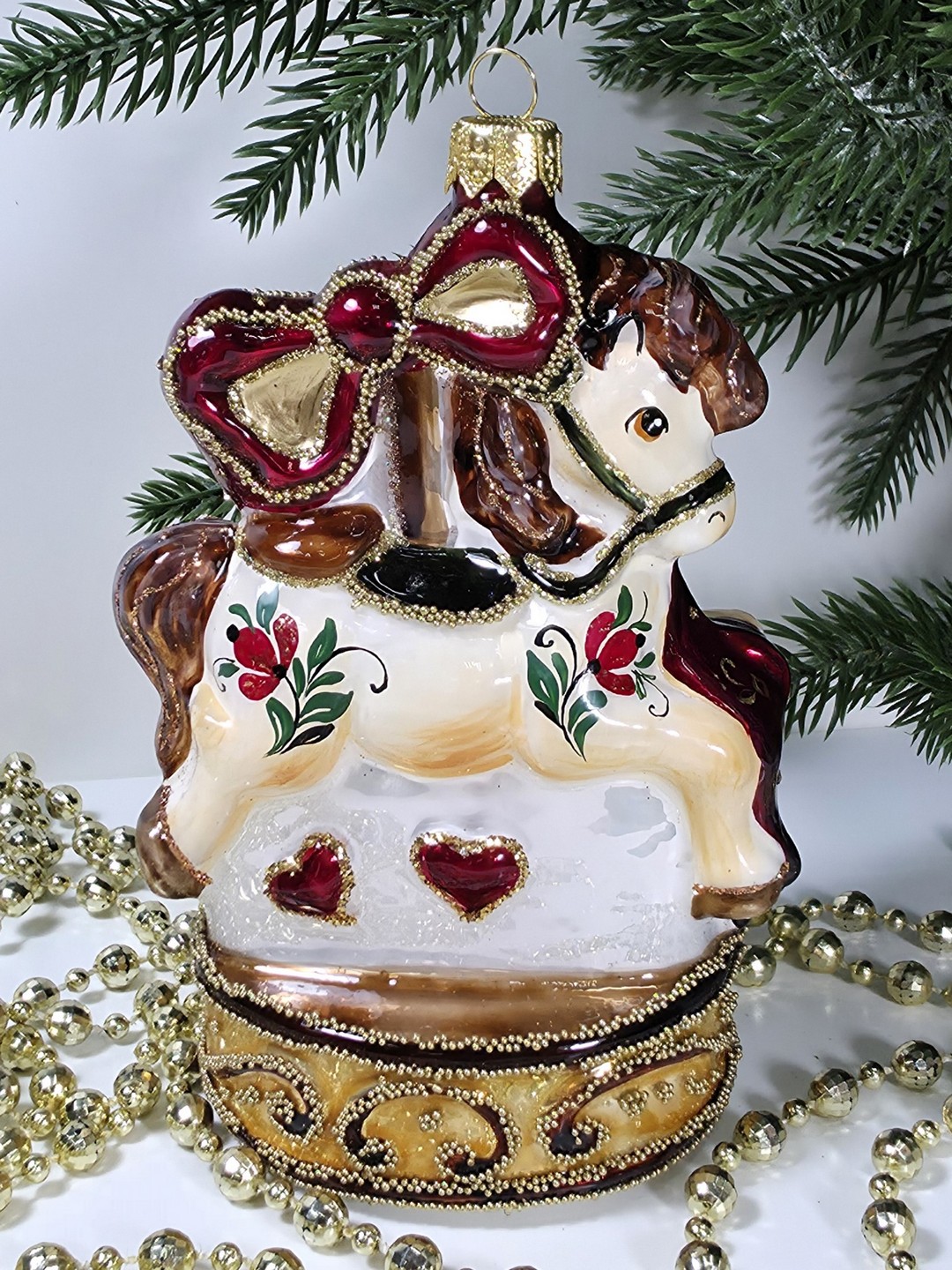фото Стеклянная елочная игрушка Лошадка на подиуме большая