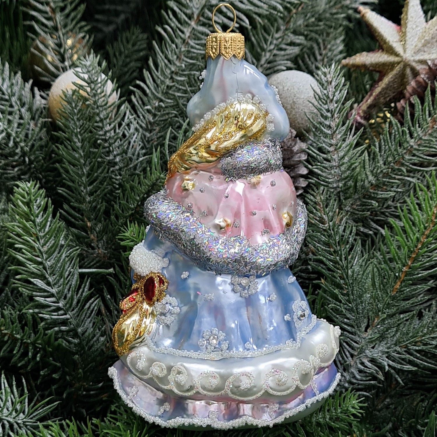 фото Стеклянная елочная игрушка Снегурочка с птичкой