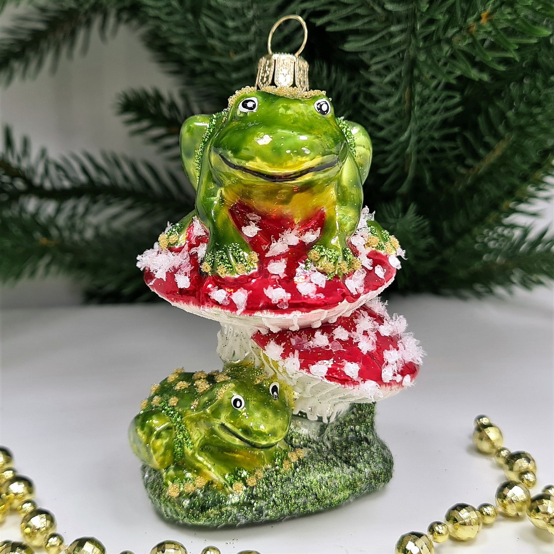 фото Стеклянная елочная игрушка Лягушки на мухоморах