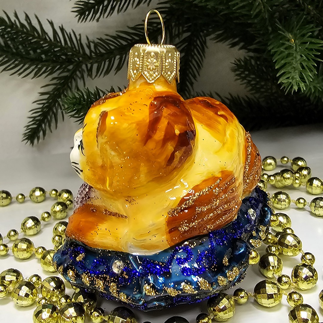 фото Стеклянная елочная игрушка Котик на подушке