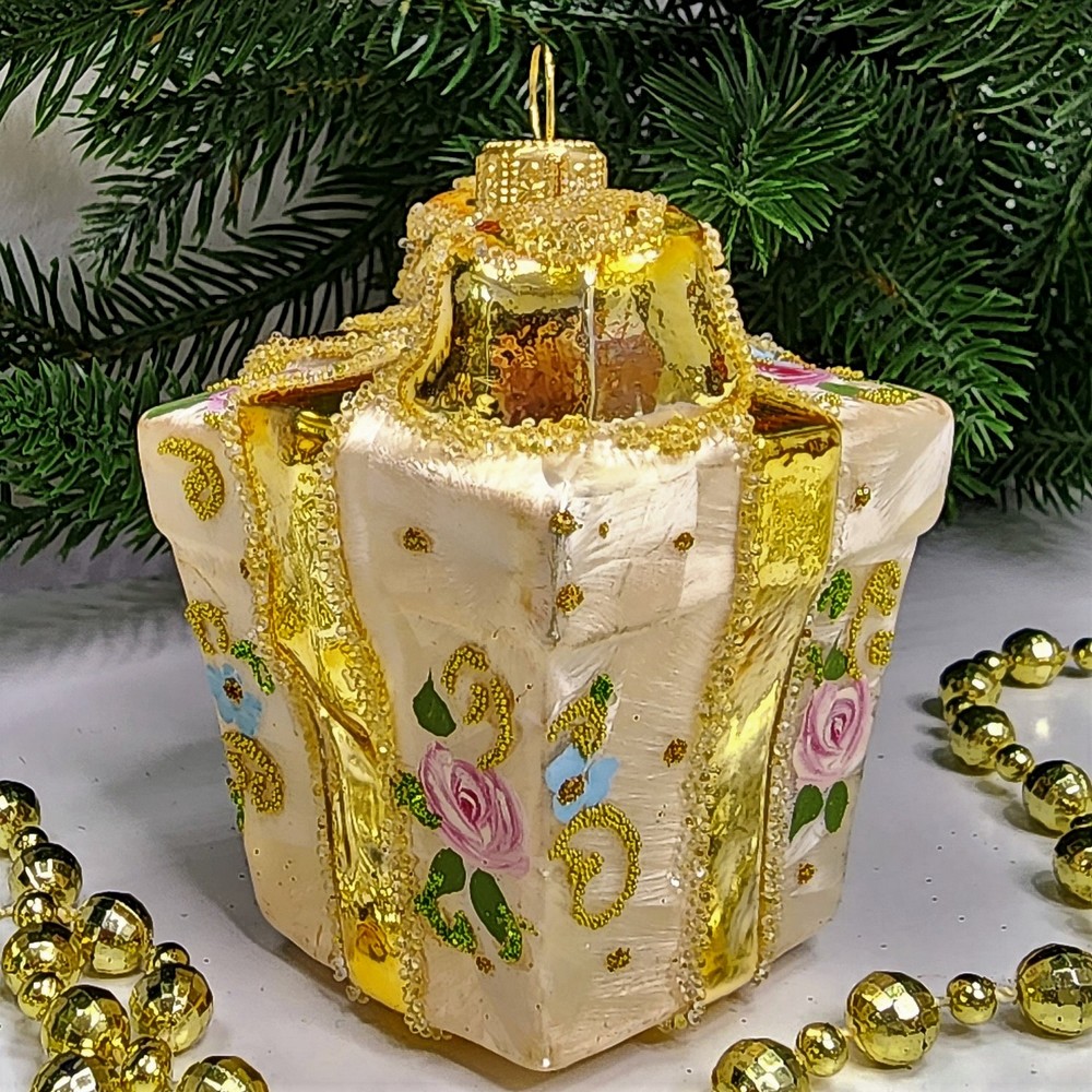 фото Стеклянная елочная игрушка Подарок версаль