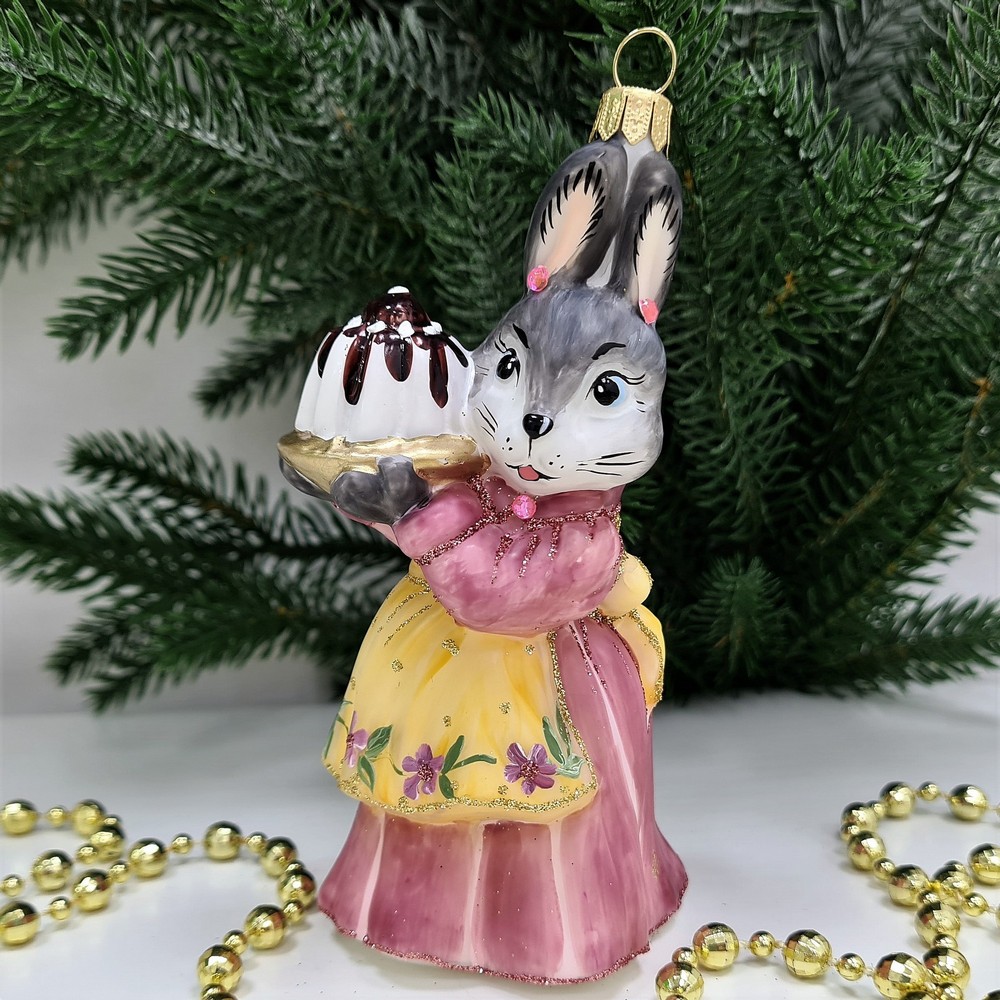 фото Стеклянная елочная игрушка Зайчиха с тортом-2