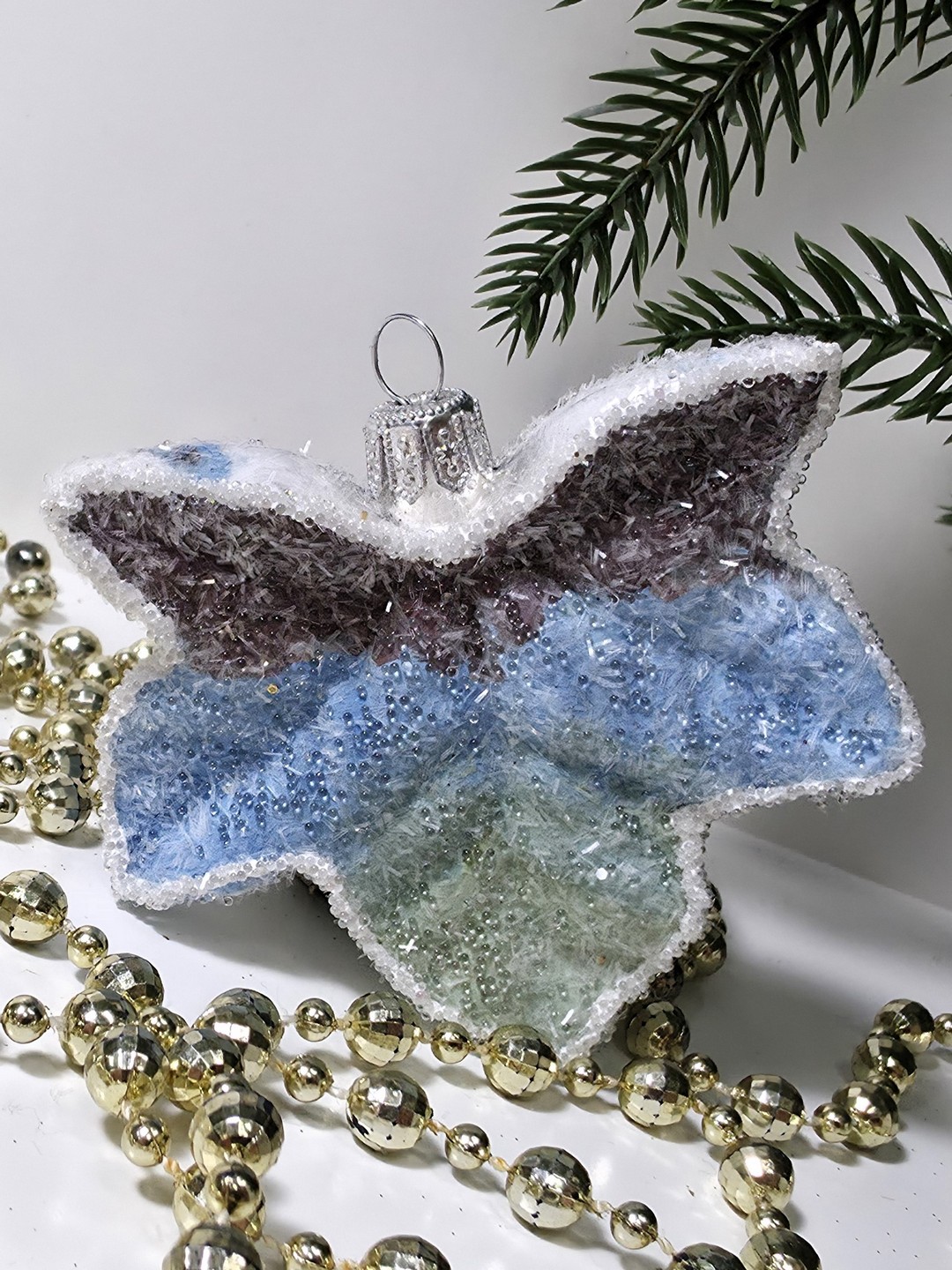 фото Стеклянная елочная игрушка Кленовый листок