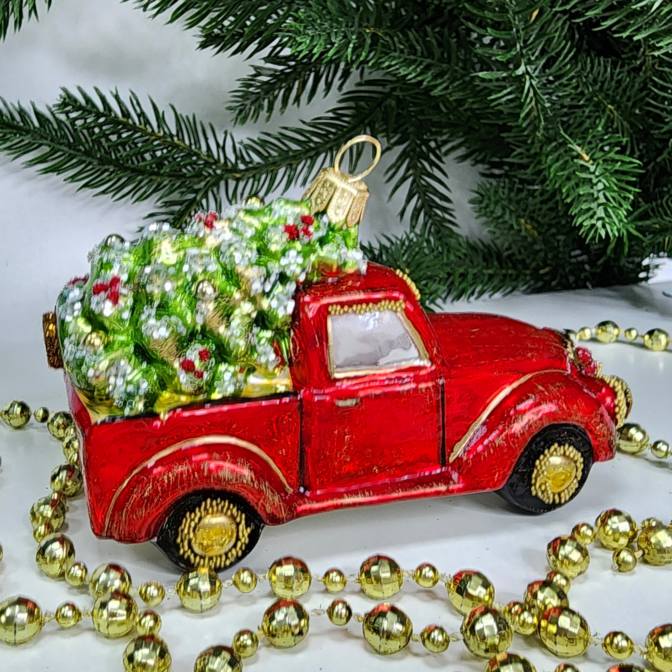 фото Стеклянная елочная игрушка Машинка с елкой