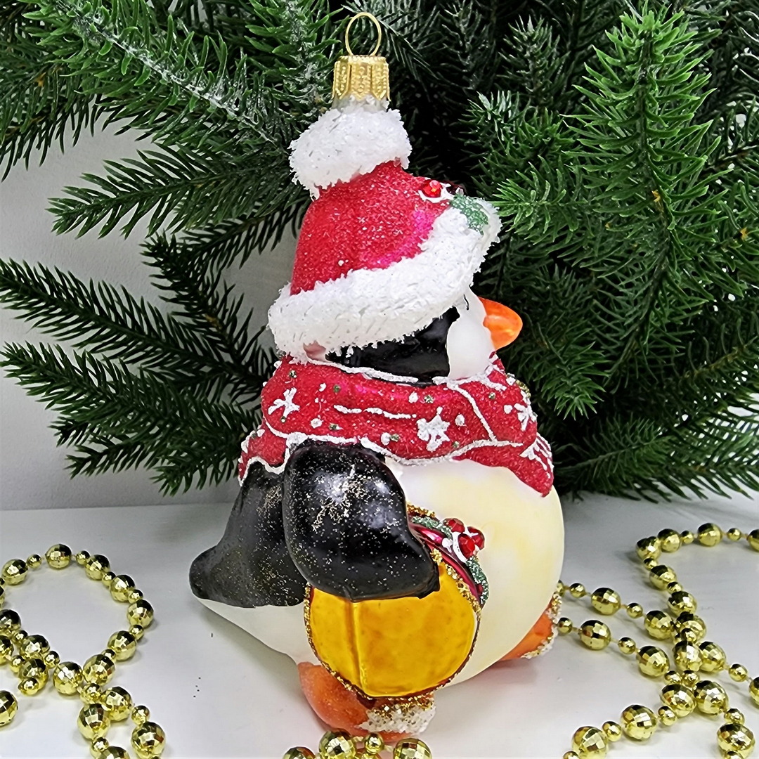 фото Стеклянная елочная игрушка Пингвин с барабаном