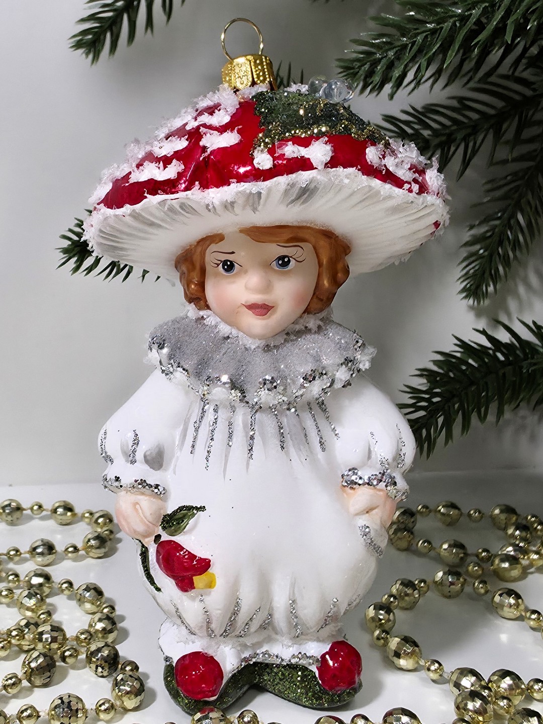 фото Стеклянная елочная игрушка Мальчик Грибочек мухомор