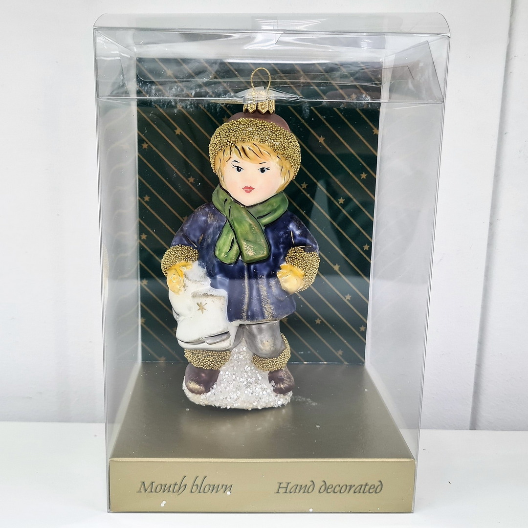 фото Стеклянная елочная игрушка Мальчик с коньками винтаж