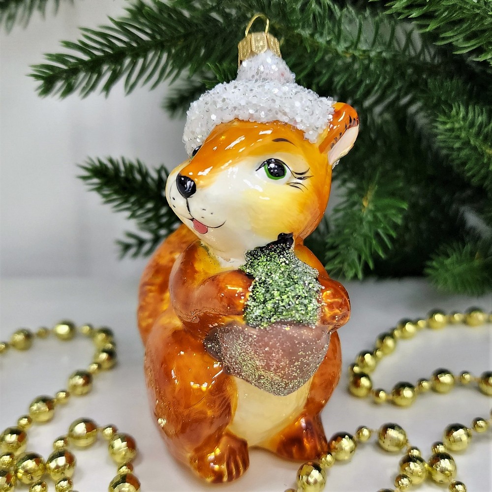 фото Стеклянная елочная игрушка Белочка с орехом