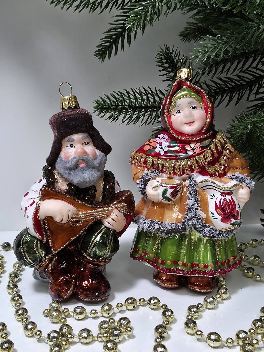 фото Набор ёлочных игрушек Бабушка с кувшином и дед с балалайкой