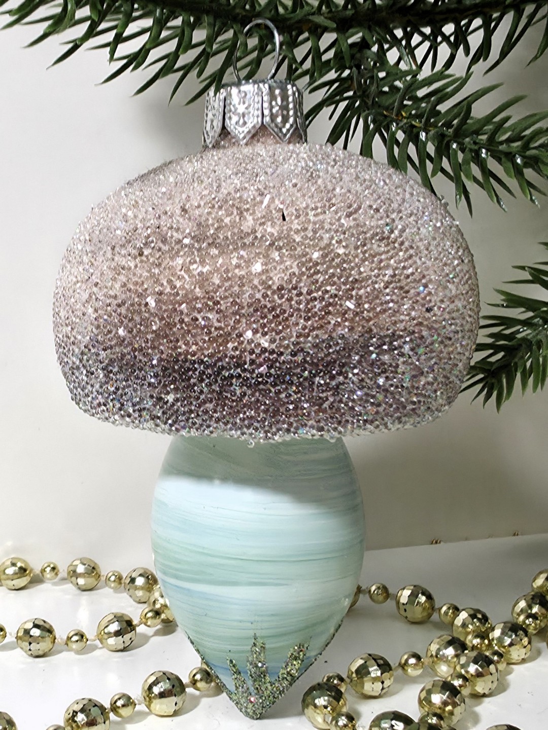 фото Стеклянная елочная игрушка Грибочек