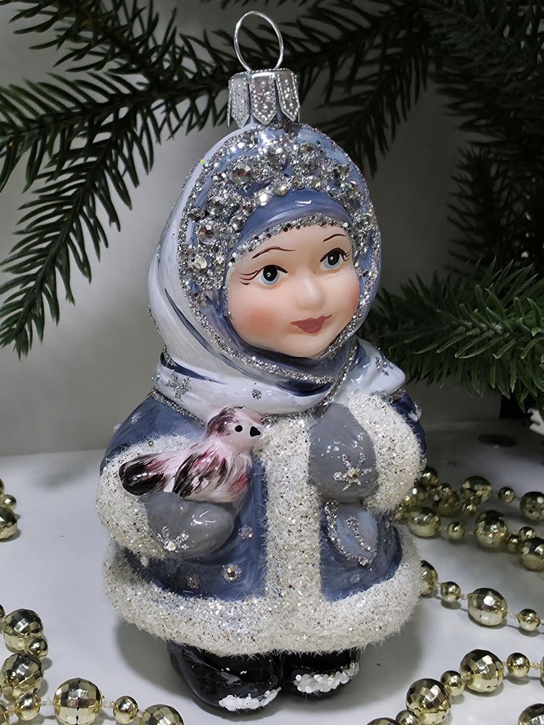 фото Стеклянная елочная игрушка Девочка снегурочка