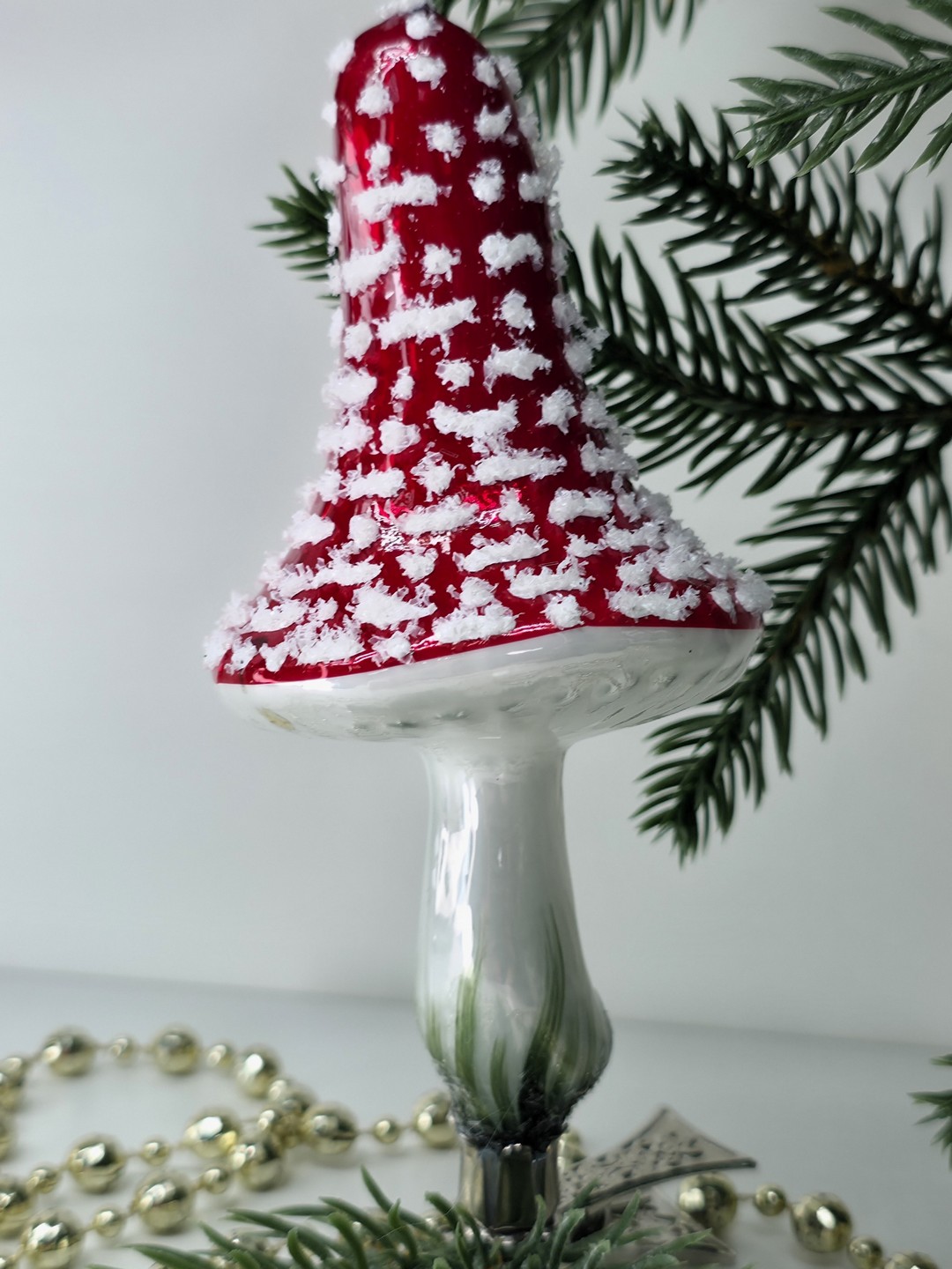 фото Стеклянная елочная игрушка Гриб мухомор на прищепке