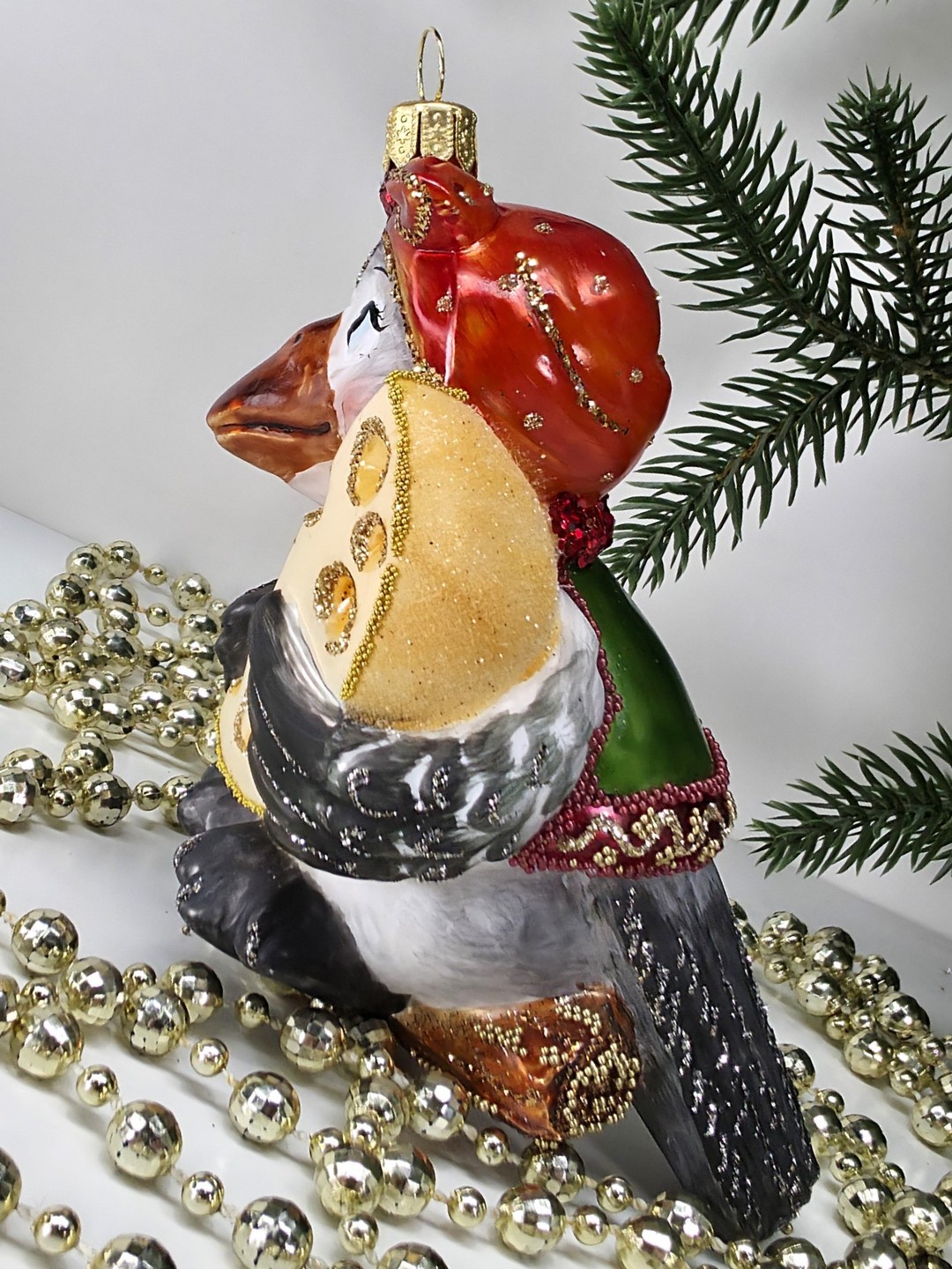 фото Стеклянная елочная игрушка Сорока с сыром