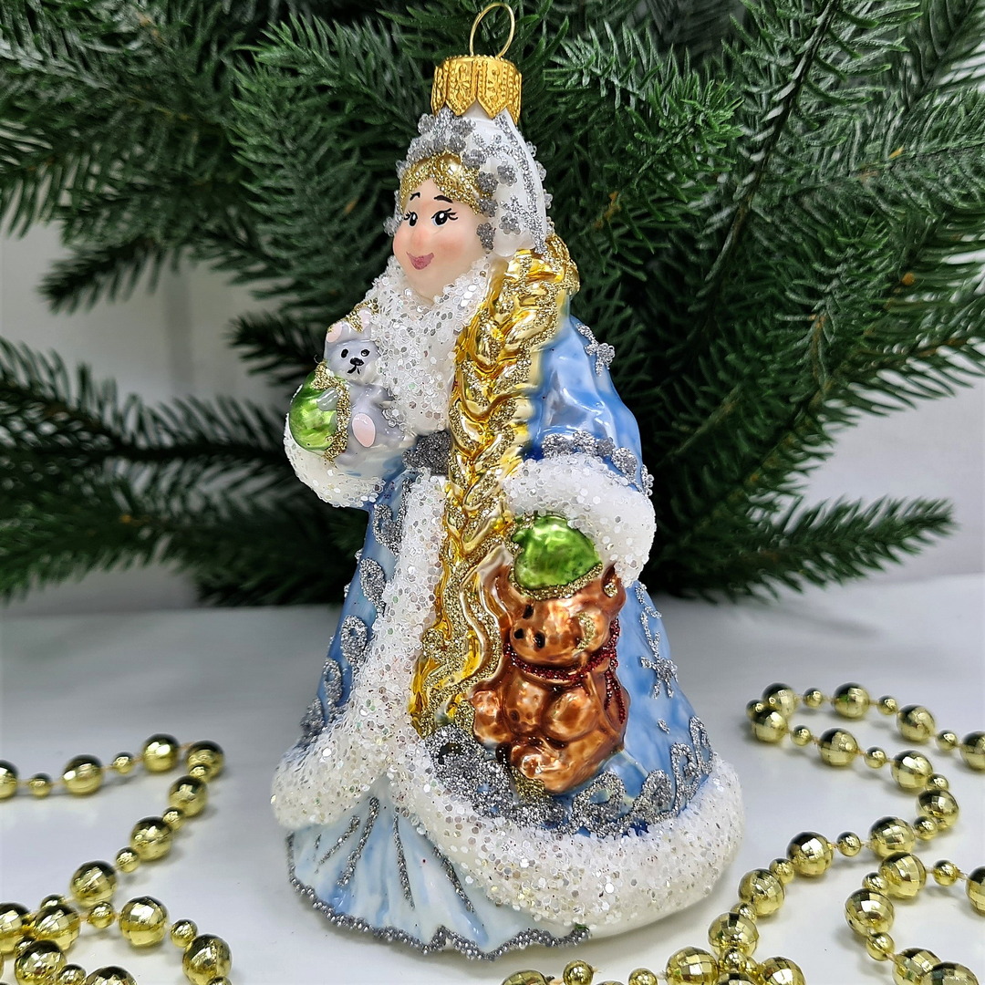 фото Стеклянная елочная игрушка Снегурочка с мишкой