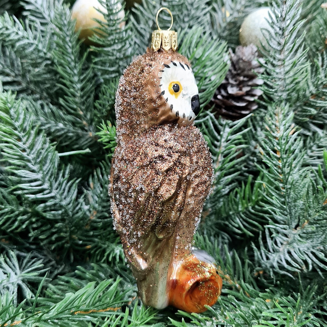 фото Стеклянная елочная игрушка Сова на ветке коричневая