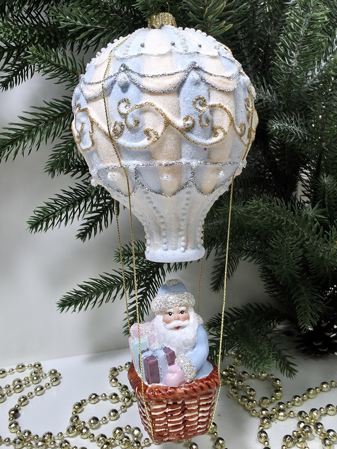 фото Стеклянная елочная игрушка Дед Мороз на воздушном шаре