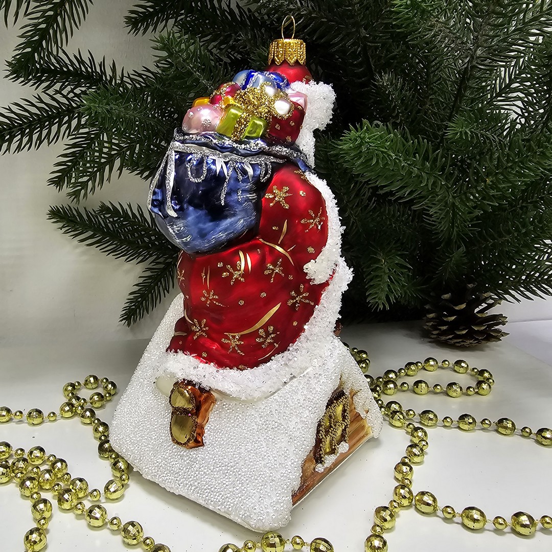 фото Стеклянная елочная игрушка Дед Мороз на крыше большой