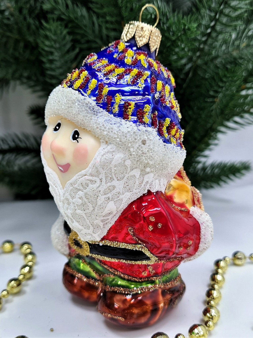 фото Стеклянная елочная игрушка Гном с подарком