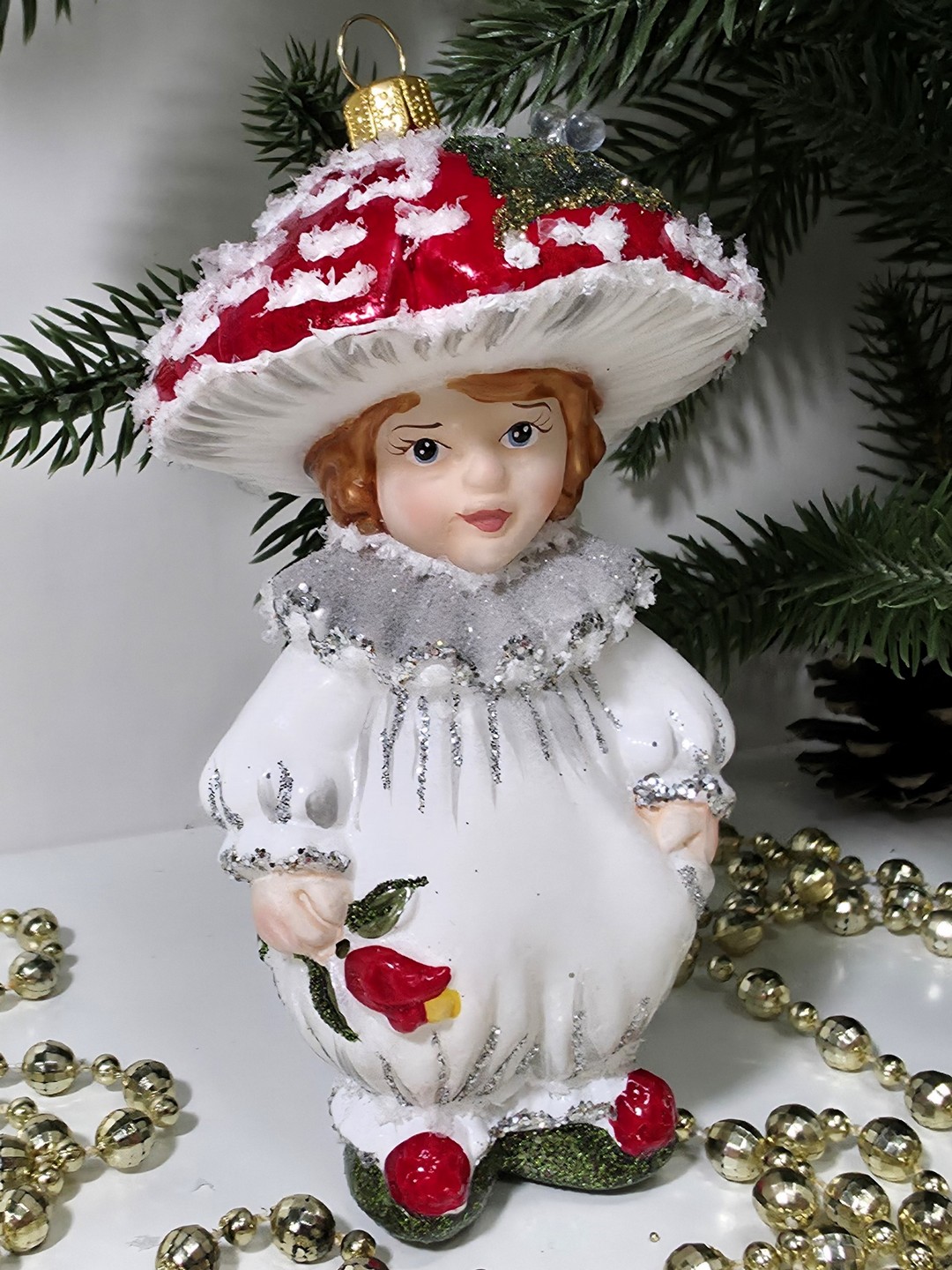 фото Стеклянная елочная игрушка Мальчик Грибочек мухомор