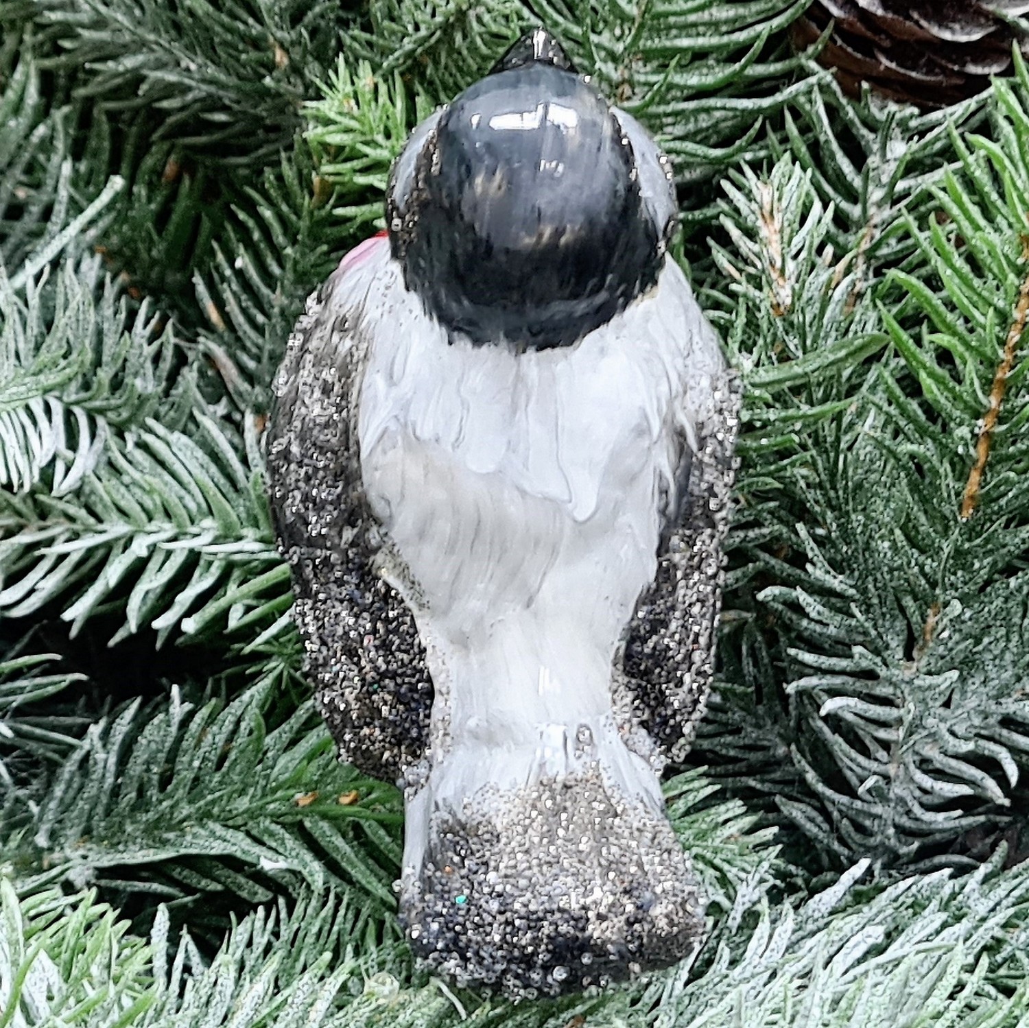 фото Стеклянная елочная игрушка Снегирь на прищепке