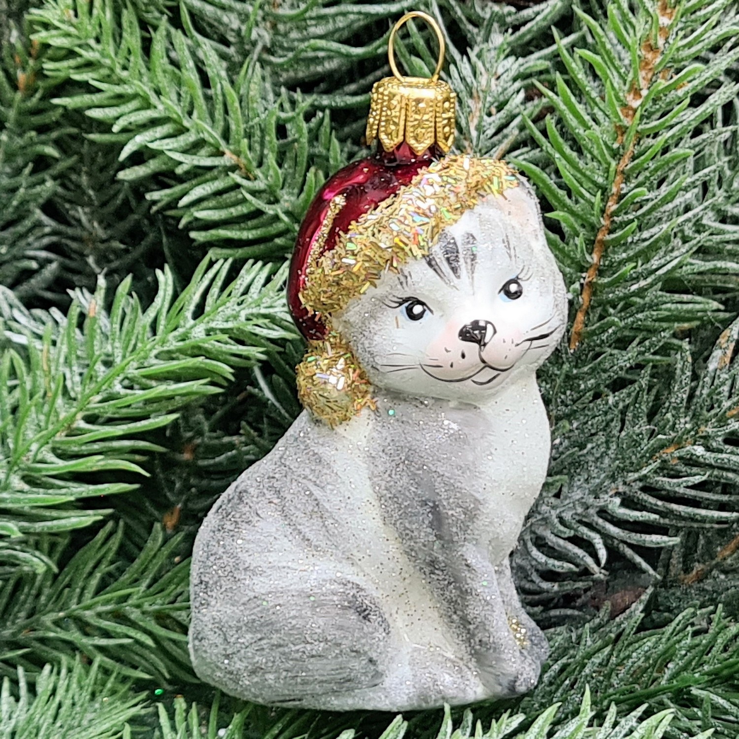 фото Стеклянная елочная игрушка Котик в шапке серый