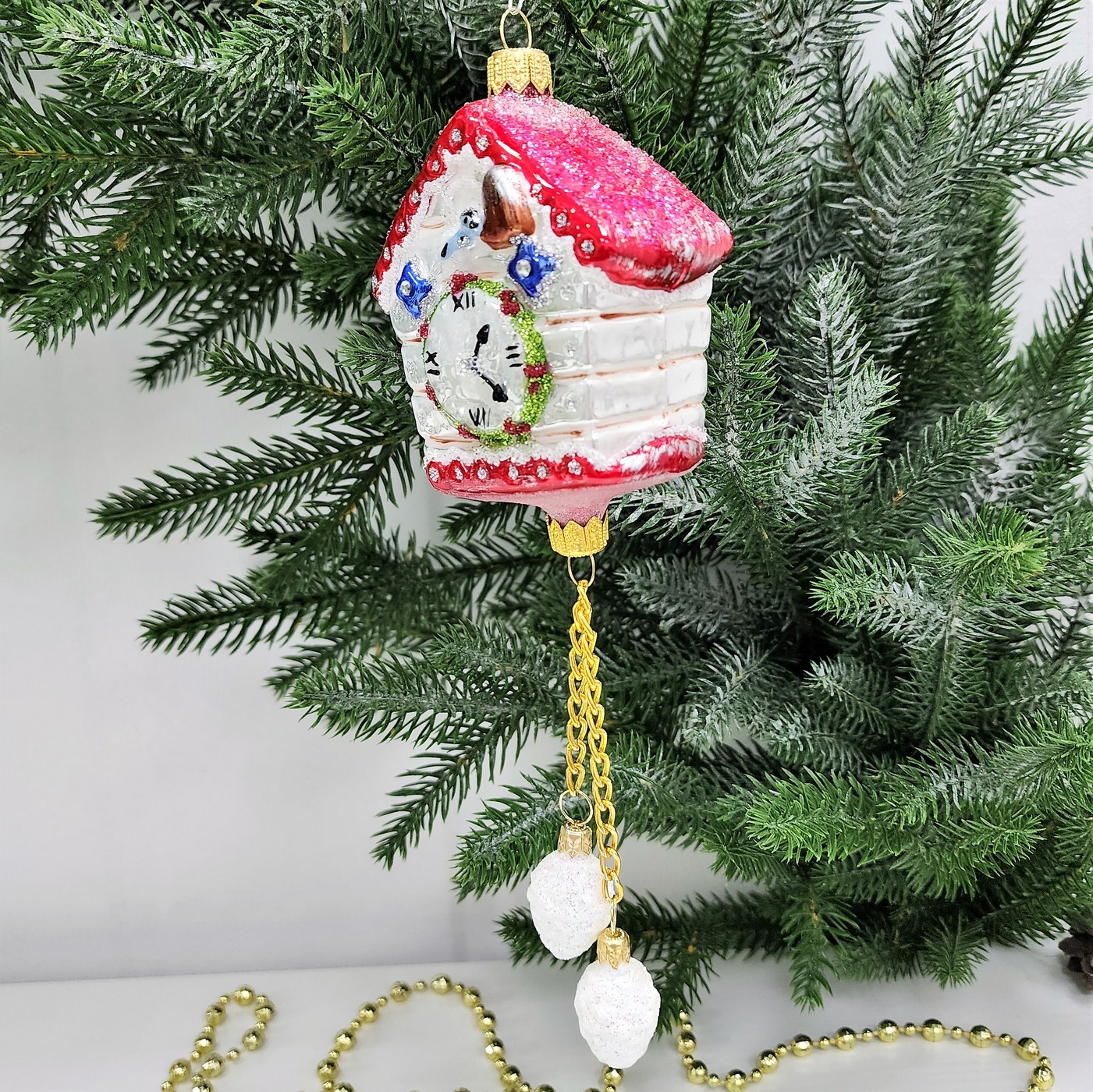 фото Стеклянная елочная игрушка Часы с кукушкой красные