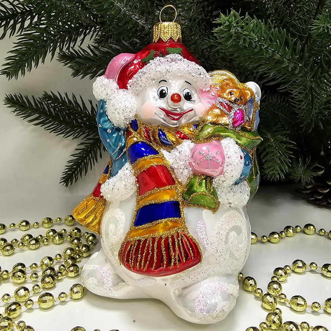 фото Стеклянная елочная игрушка Снеговик с подарками