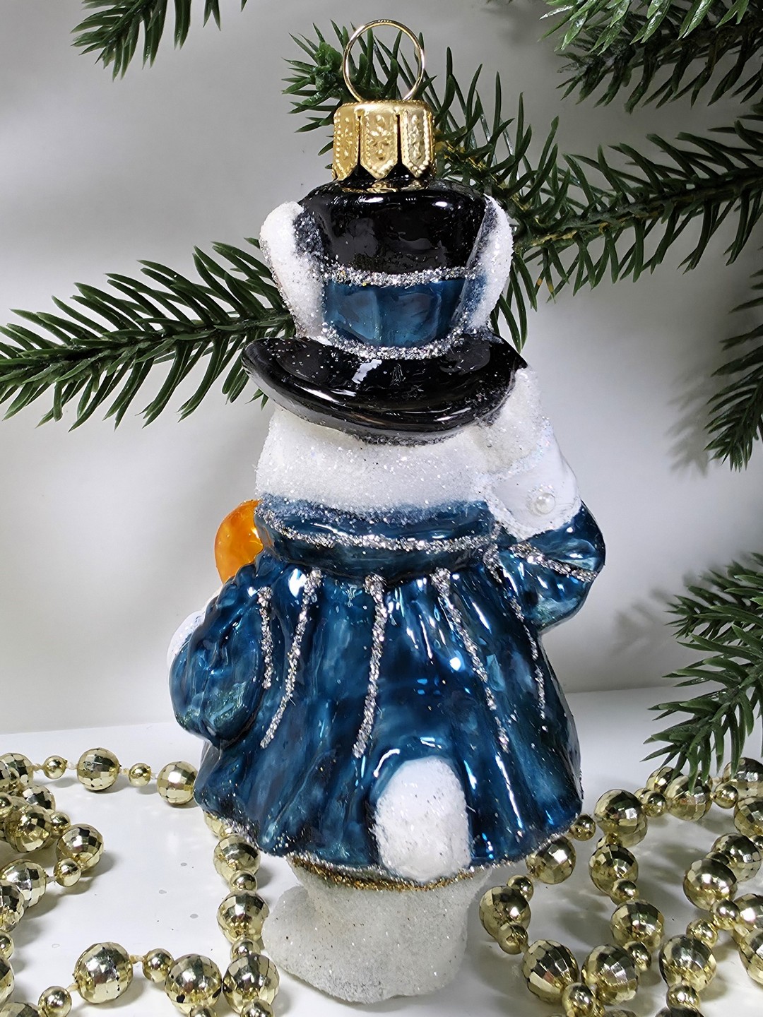 фото Стеклянная елочная игрушка Белый кролик с часами