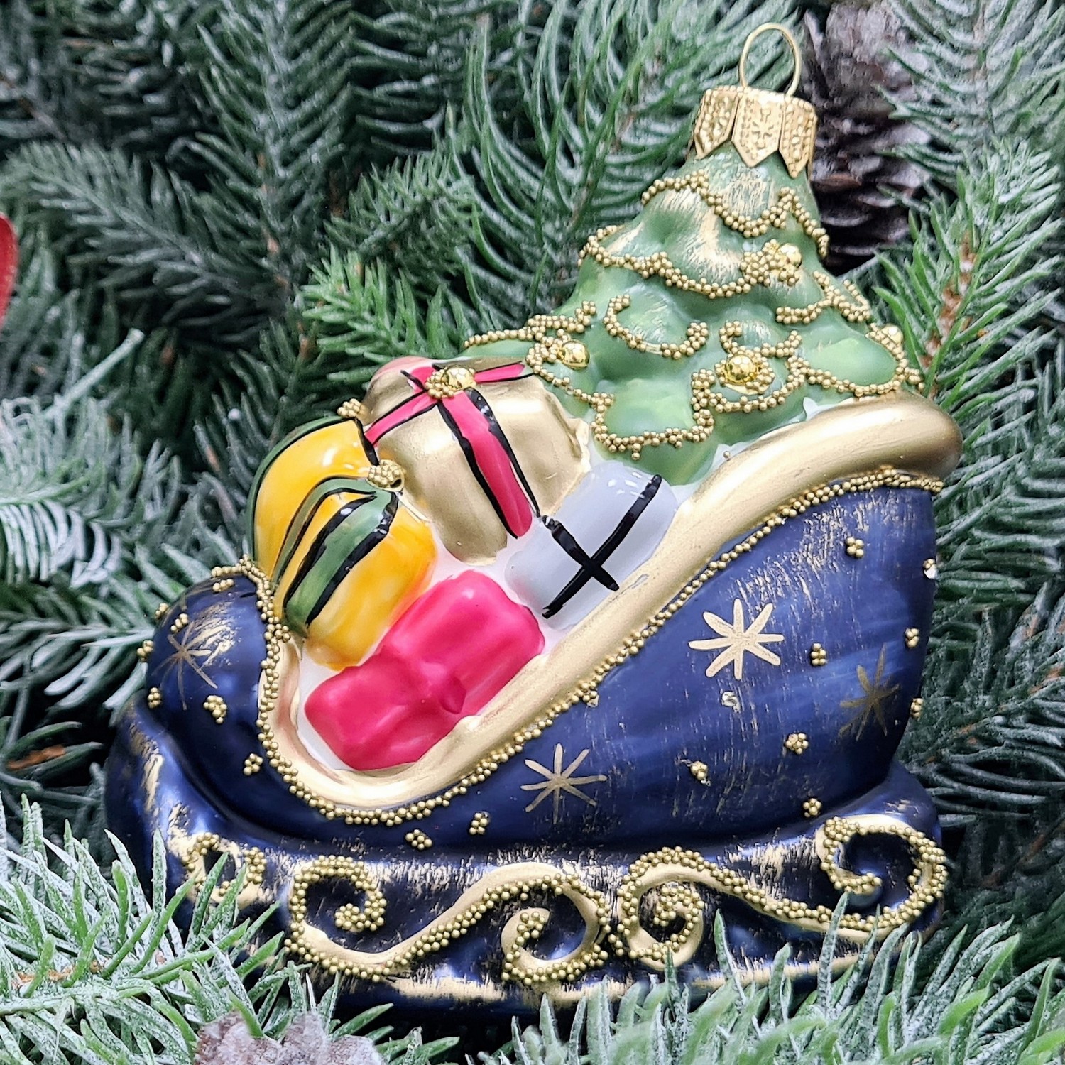 фото Стеклянная елочная игрушка Сани с подарками винтаж