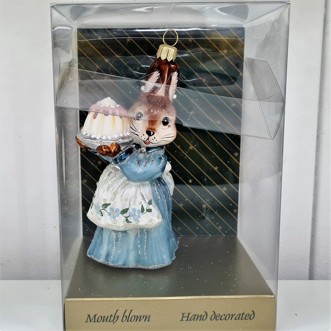 фото Стеклянная елочная игрушка Зайчиха с тортом-1