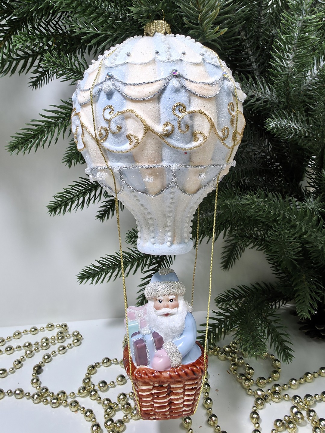 фото Стеклянная елочная игрушка Дед Мороз на воздушном шаре