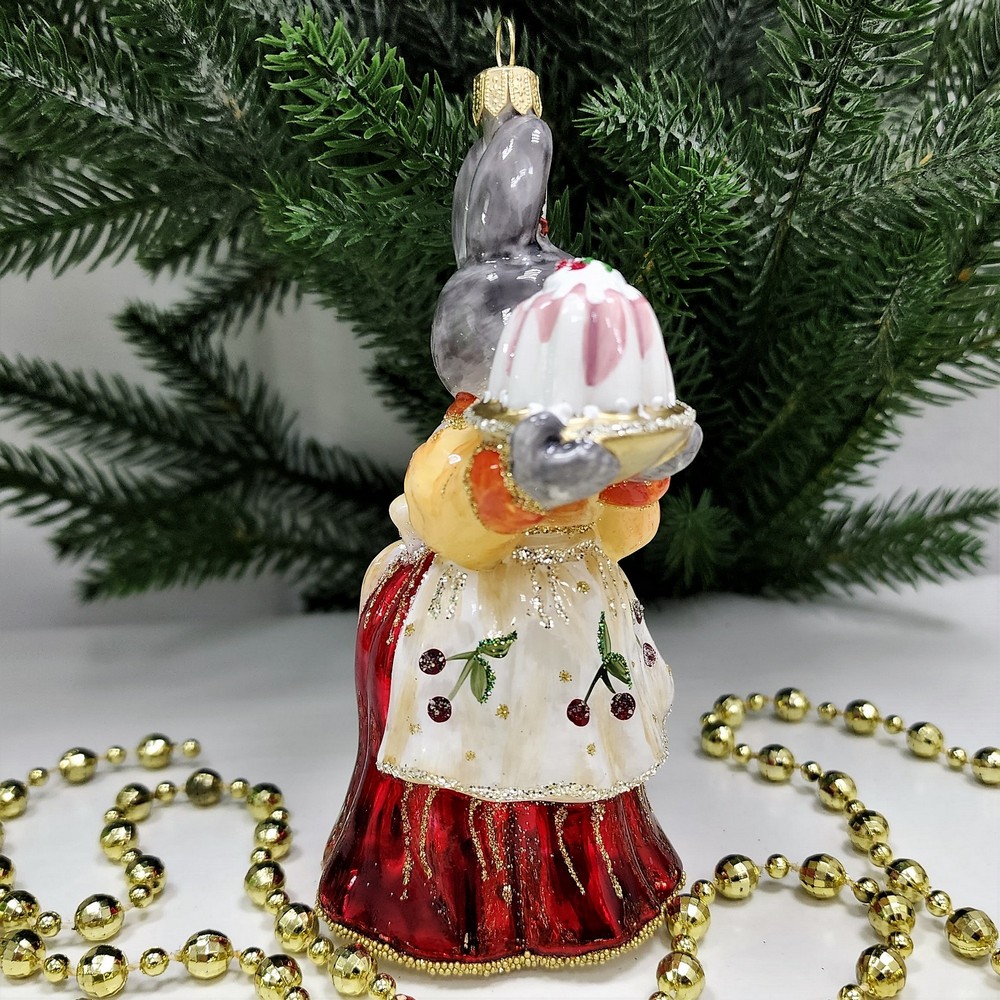 фото Стеклянная елочная игрушка Зайчиха с тортом